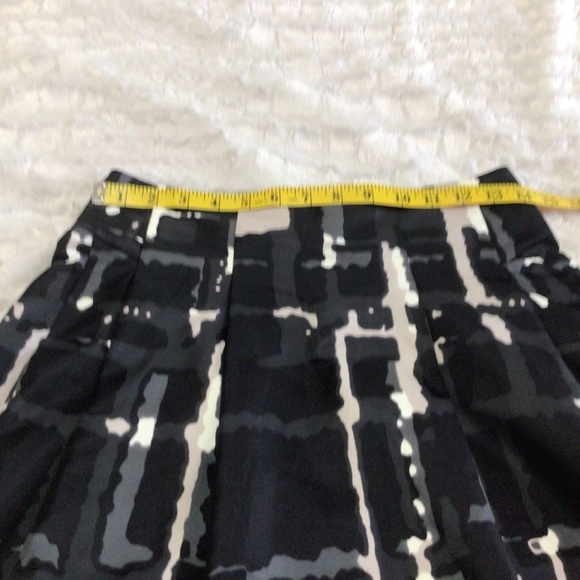 Express Design Studio Black White Gray Abstract Design Full Pleated Skirt 2 - Picture 7 of 8